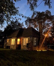 Building Photo - 107 Hendricks St