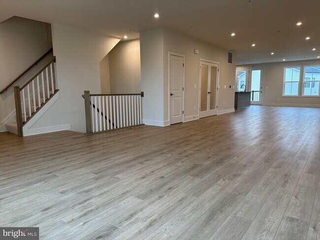 Building Photo - 43324 Farringdon Sq