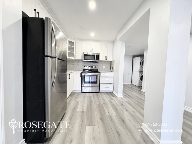 Building Photo - Pet-Friendly Walkout 2-Bedroom Basement Apartment with In-Unit Laundry – Welland