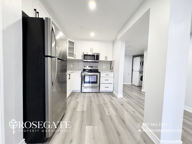 Photo du bâtiment - Pet-Friendly Walkout 2-Bedroom Basement Apartment with In-Unit Laundry – Welland
