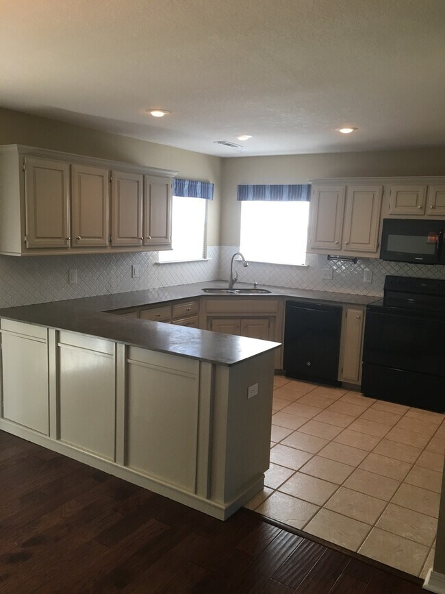 Building Photo - BEAUTIFUL HOME IN GREAT LOCATION!