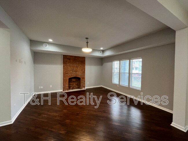 Building Photo - 2246 Bellefontaine St