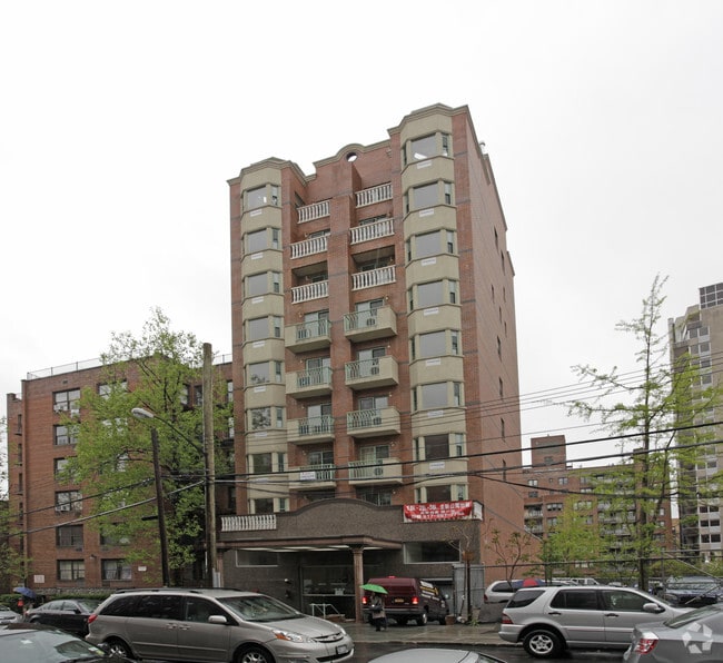 Primary Photo - Maple Tower