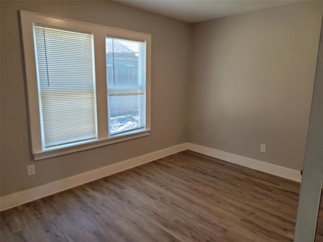 Foto del edificio - BEAUTIFUL RECENTLY REMODELED 3 BEDROOM 2 B...
