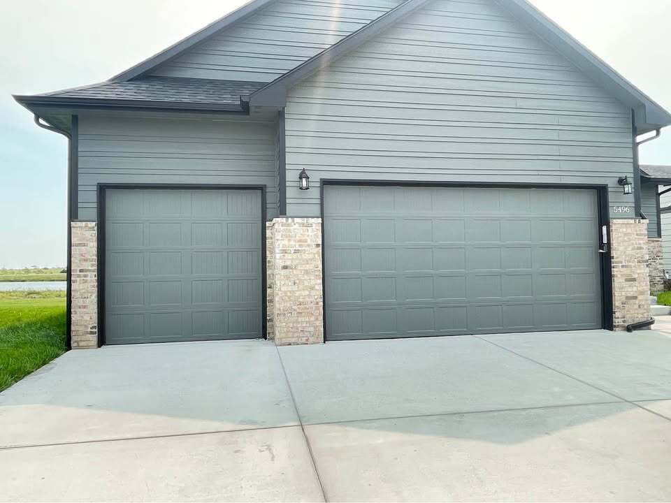 Primary Photo - 5496 N Toben Dr