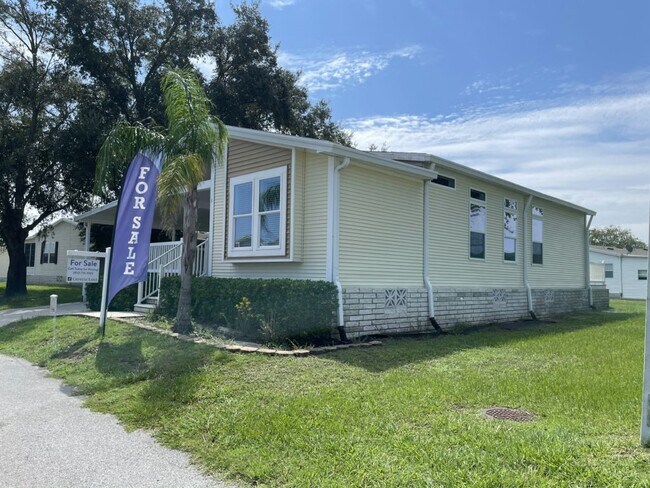 Foto del edificio - 34882 Blue Starling St