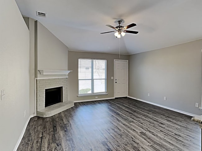 Building Photo - 1617 Lesli Dr
