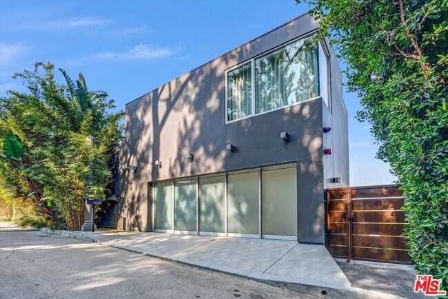 Foto del edificio - 9400 Readcrest Dr
