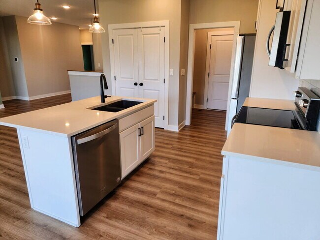 Foto del edificio - 1603 Red Cedar Ln