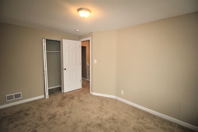 Foto del edificio - EXPERTLY DESIGNED 3 BEDROOM HOME IN DUNDALK!