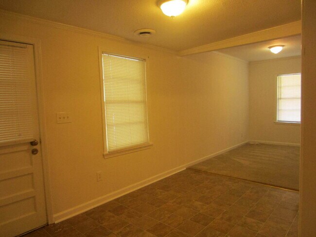 Foto del edificio - Hidden Enclave of Ranch Style Homes