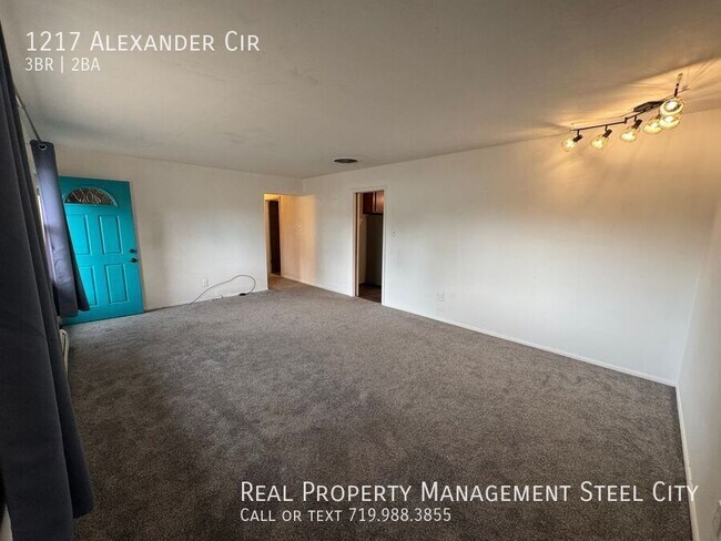 Building Photo - 1217 Alexander Cir