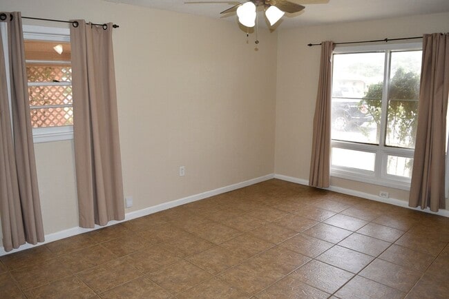 Building Photo - 1205 Royalty Ave