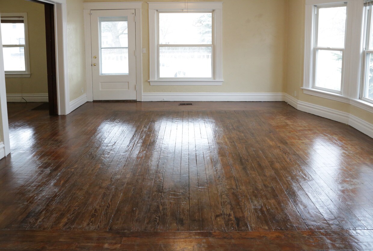 Front Room - 222 Smith St