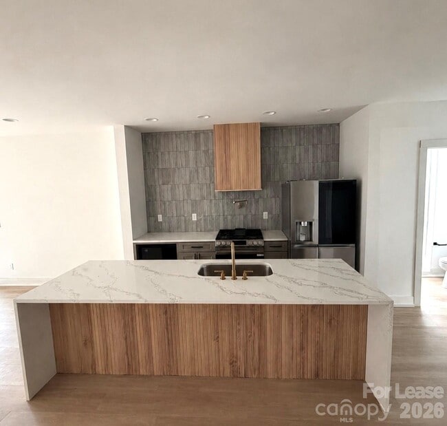 Building Photo - 212 S Smallwood Pl