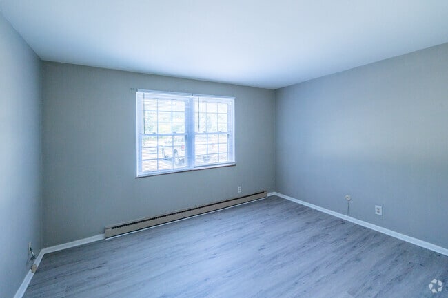 2BR, 1BA - 976SF - Bedroom - MILLSTONE APARTMENTS