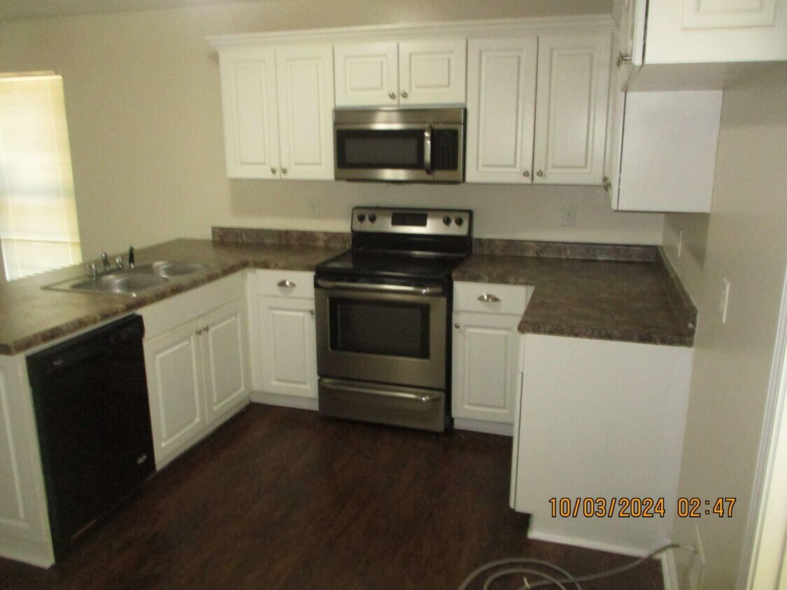 Foto del edificio - 204 Glade Ln