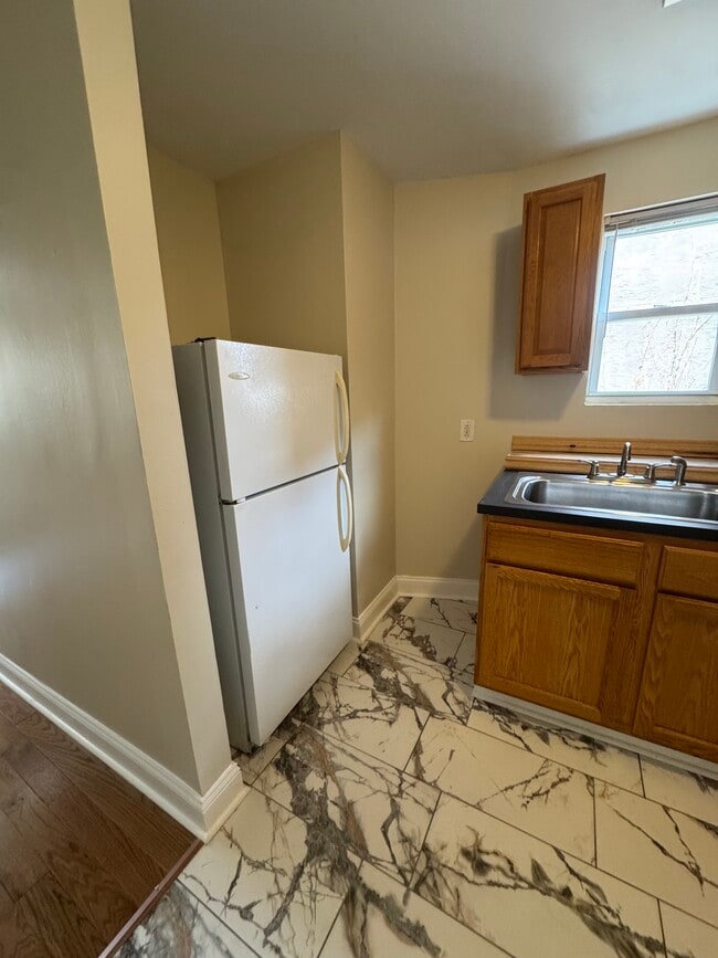 Foto del edificio - 5166 Parkside ave