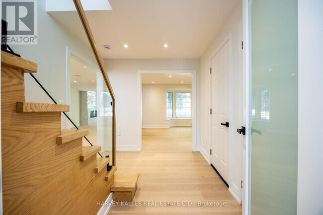 Building Photo - 354 Bessborough Dr