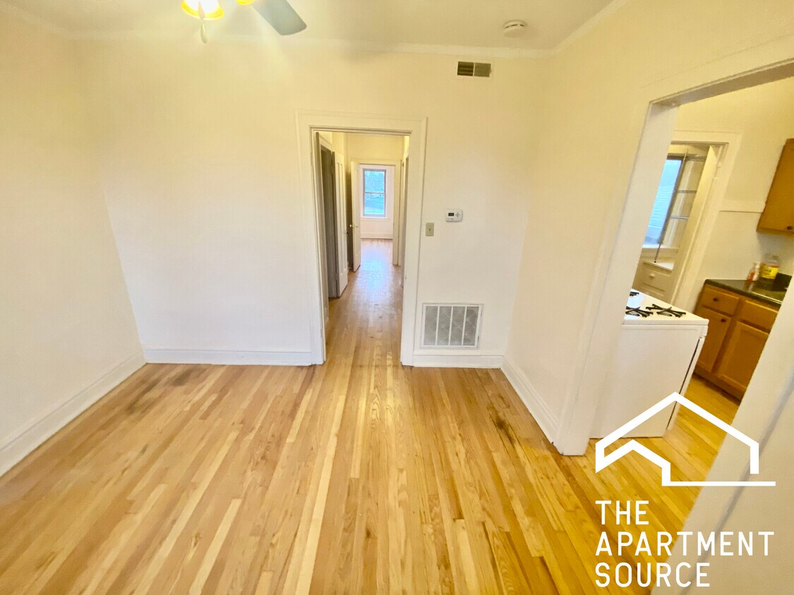 154 Des Plaines Ave Unit L, Forest Park, IL 60130 Condo for Rent in