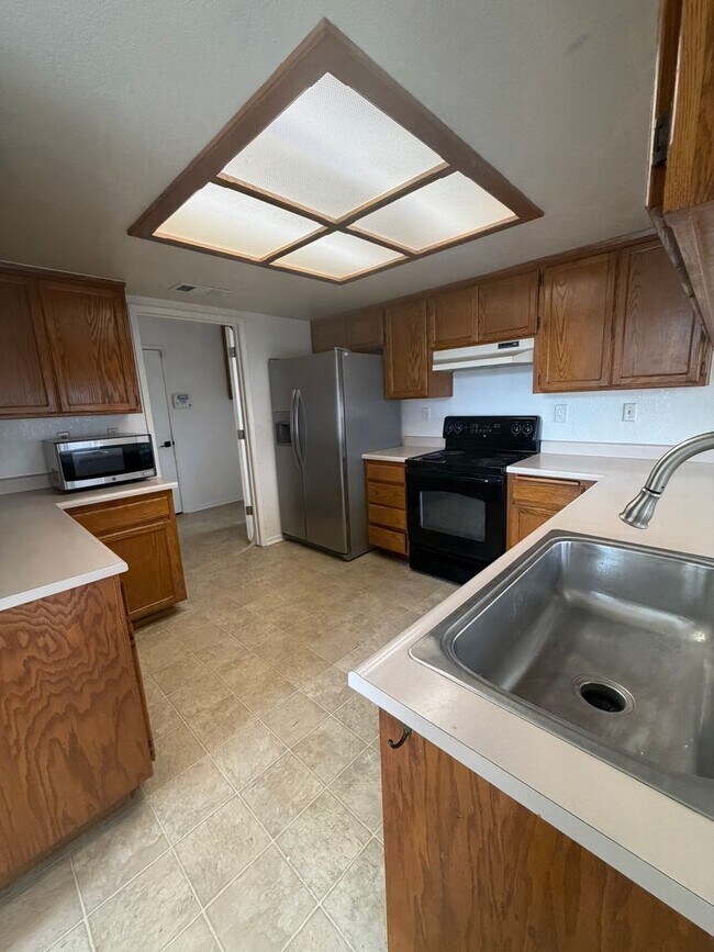 Foto del edificio - 3 Bedroom Home in Cameron Park