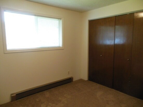 Foto del edificio - No Screening Fee! Spacious 3 Bedroom, 1 Bath Pet Friendly Home With Large Yard!
