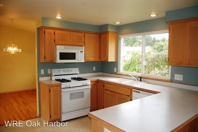 Building Photo - 3 br, 3 bath House - 2321 SW Vista Park Dr.