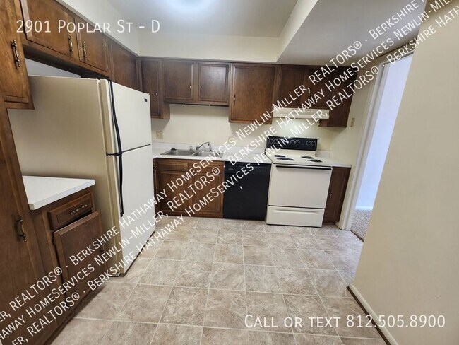 Foto del edificio - 2 Bedroom, 1 1/2 Bath Townhome Across from...
