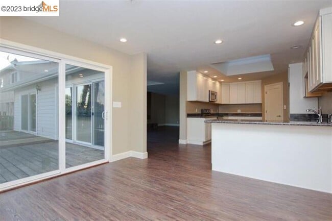 Building Photo - 1345 Shell Ct