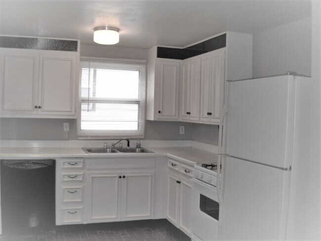 Building Photo - 805 N Williams Ave