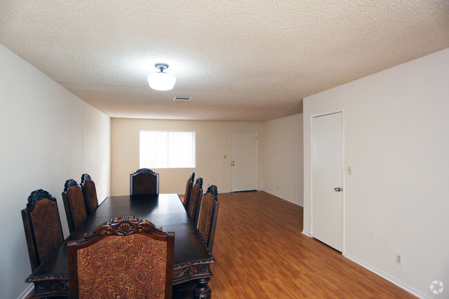 2 Br, 2 Ba-Dining Room - 413 N Adams St