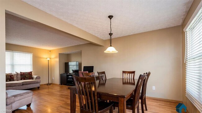 Foto del edificio - 3 br, 1.5 bath Condo - 2777 Proclamation Way