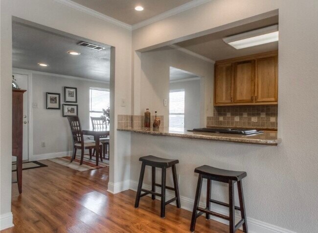 Foto del edificio - 845 Northwood Rd
