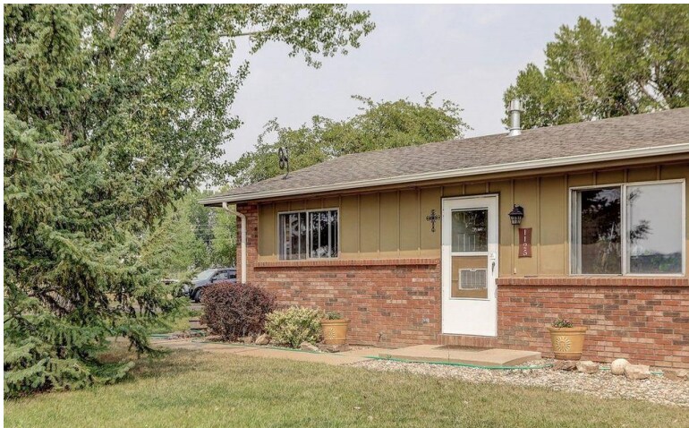 Duplex unit - 1125 Lindenmeier Rd
