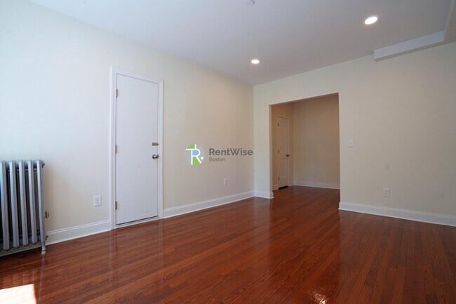 Building Photo - 123 Sutherland Rd