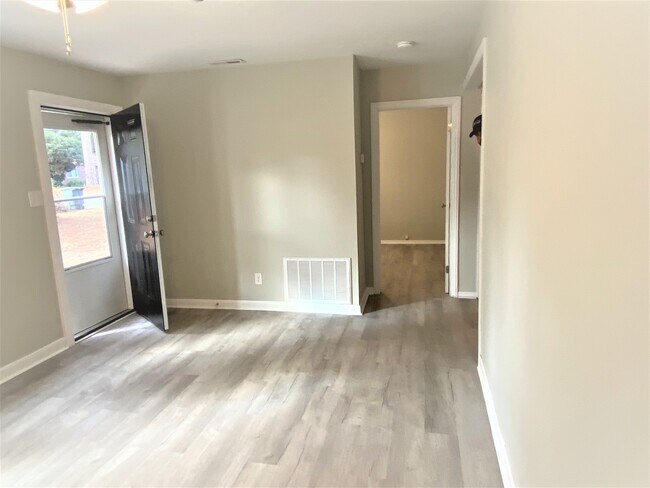 Building Photo - 509 Eisenhower Dr