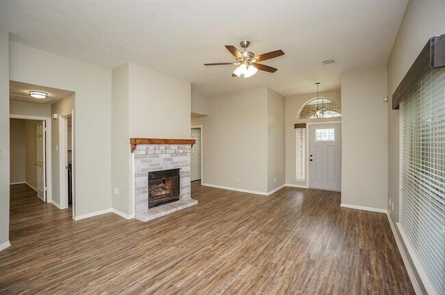Foto del edificio - 6330 Diamond Rock Dr