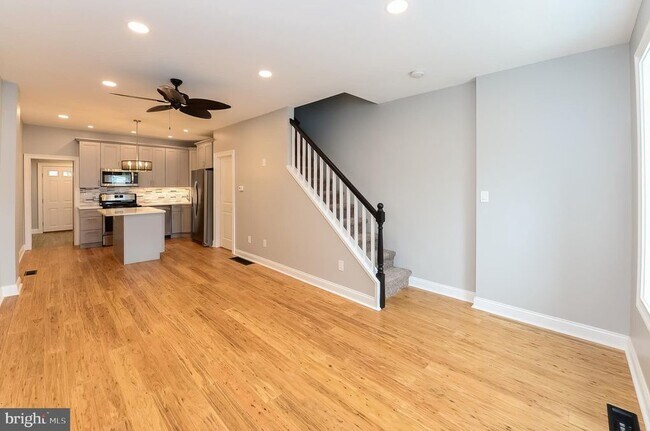 Building Photo - 135 Markle St