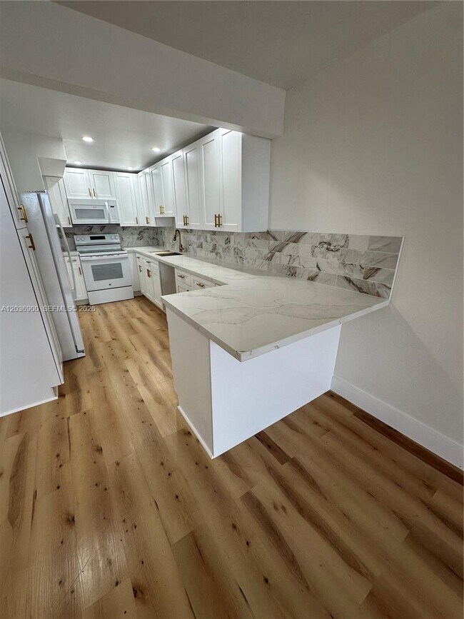 Foto del edificio - 10090 NW 80th Ct