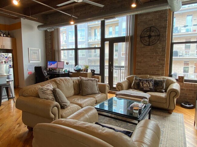 Foto del edificio - 1040 W Adams St