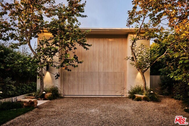 Foto del edificio - 23515 Malibu Colony Rd