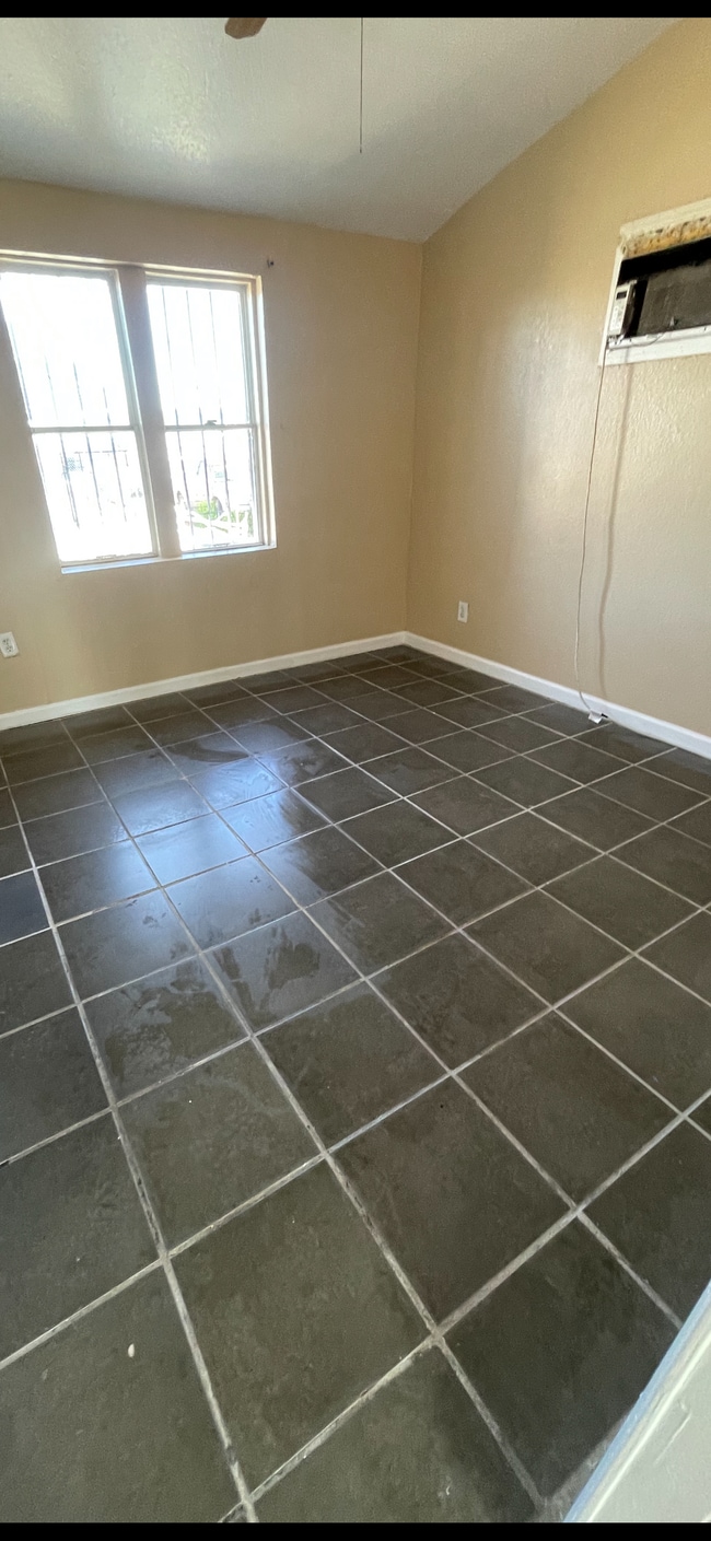 Foto del edificio - 1124 Laurel Ave