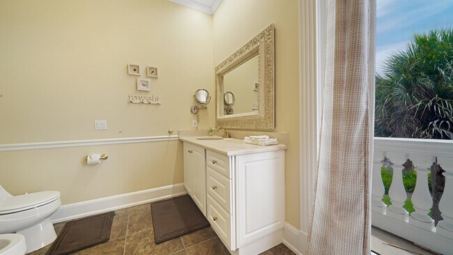 Building Photo - 8240-8240 Manasota Key Rd