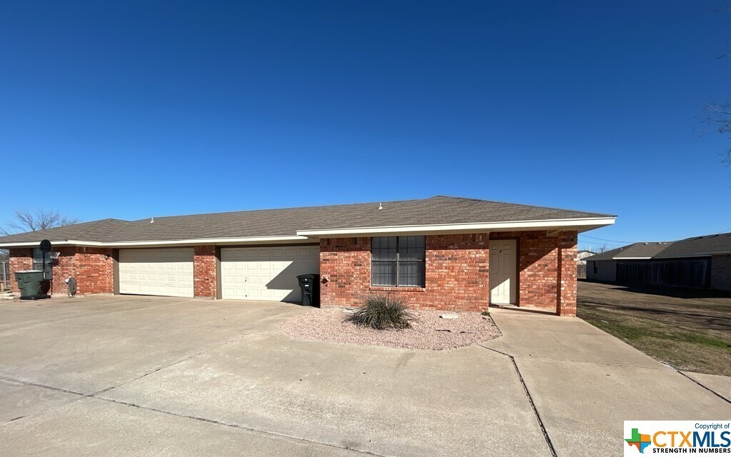 Primary Photo - 915 McDaniel Cir