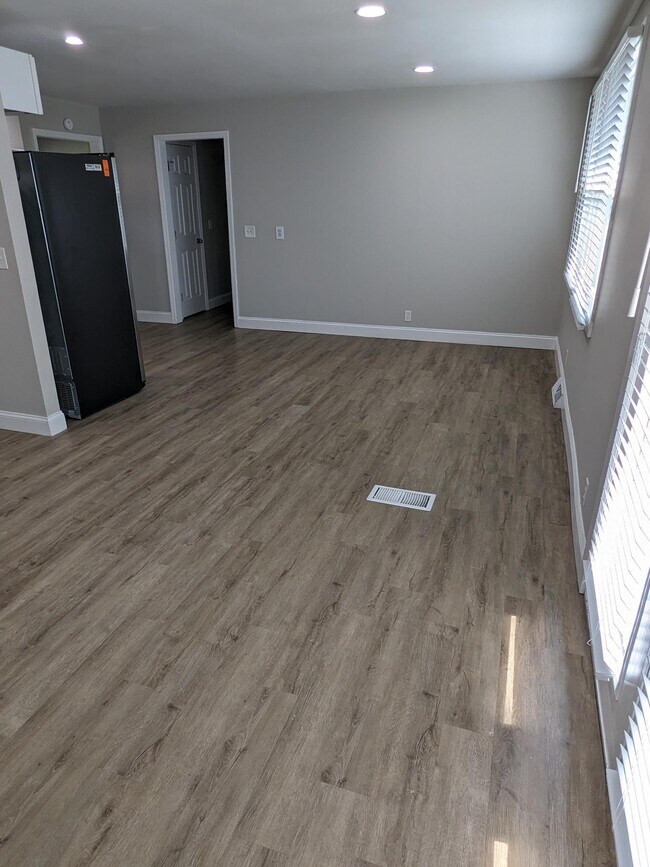 Foto del edificio - 3253 Niagara Dr