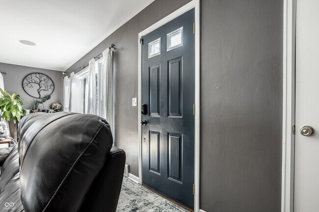 Foto del edificio - 5860 Primrose Ave