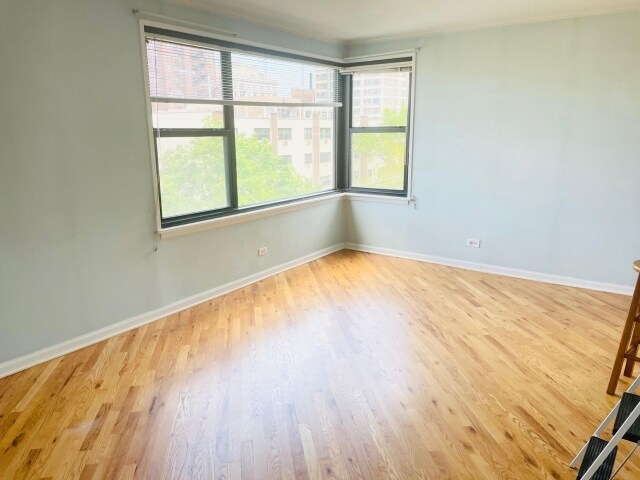 Foto del edificio - 525 W Aldine Ave