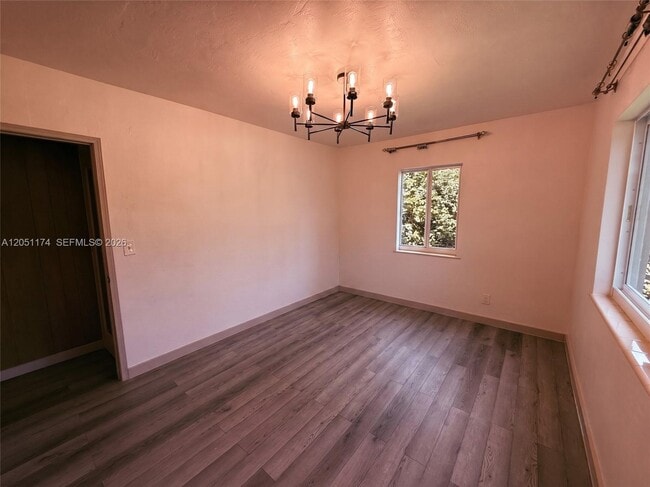 Foto del edificio - 545 NE 111th St