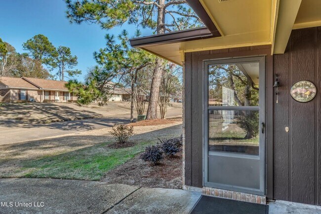 Building Photo - Move In Ready  4br/2ba Single Family Home