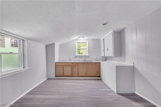 Building Photo - 3113 W 54th St